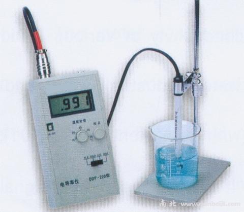 DDP-210 portable conductivity metre